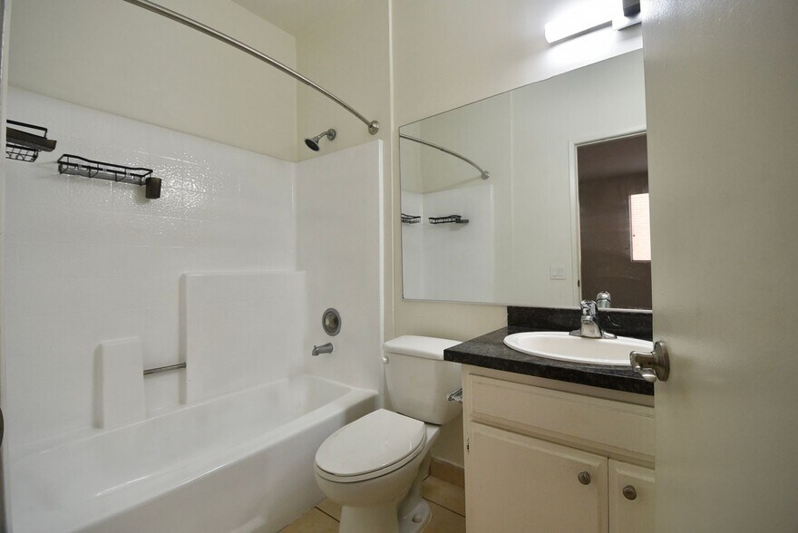 Building Photo - 11107 La Maida St