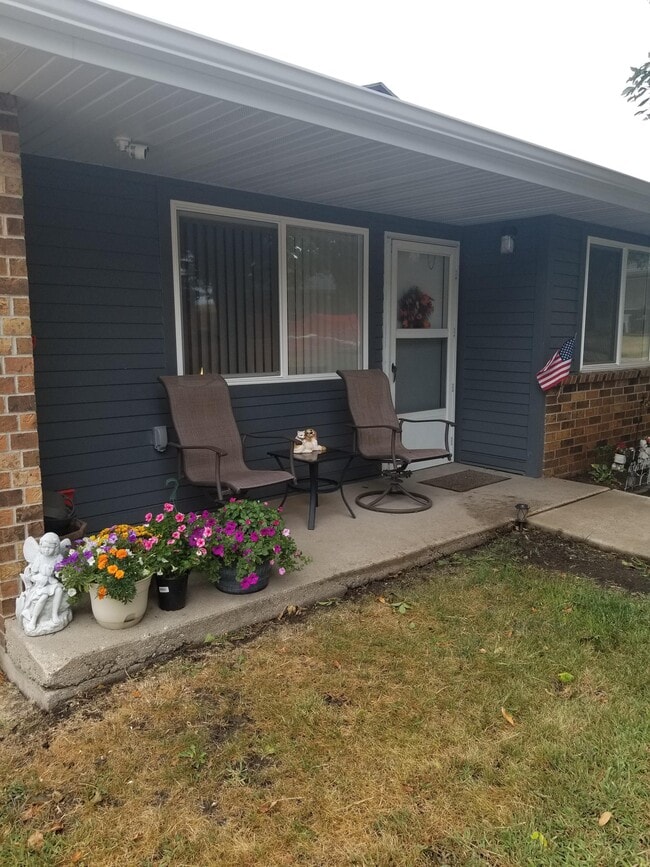 Building Photo - Spencer Manor Apartments