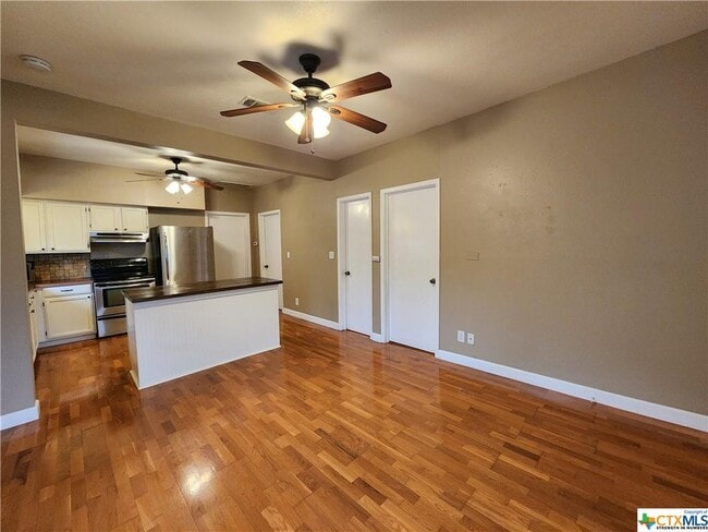 Building Photo - 604 S Academy Ave