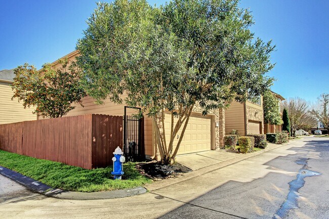 Building Photo - 1364 Studer St