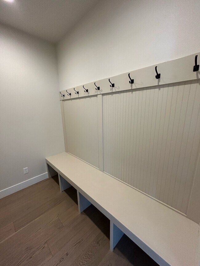 Building Photo - 20211 Glen Vista Rd