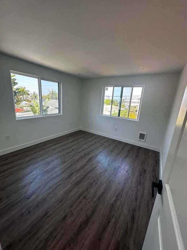 Building Photo - 611 Silver Strand Blvd