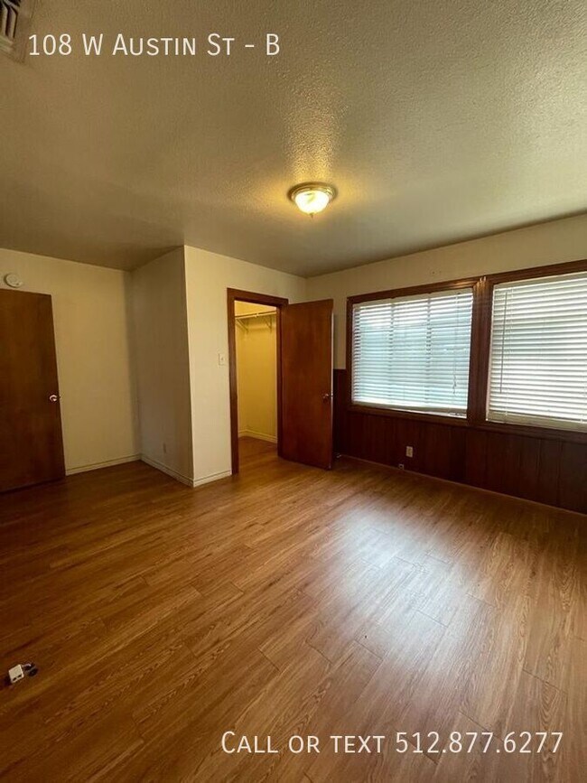 Building Photo - 108 Austin St