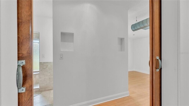 Building Photo - 2128 Sycamore Dr