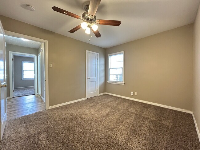 Building Photo - Corner House Located Within Minutes Of Elementary, Park & Medical District!