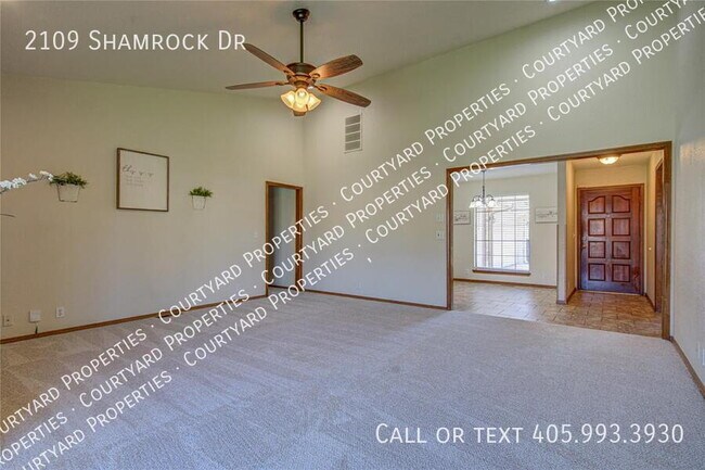 Building Photo - 2109 Shamrock Dr