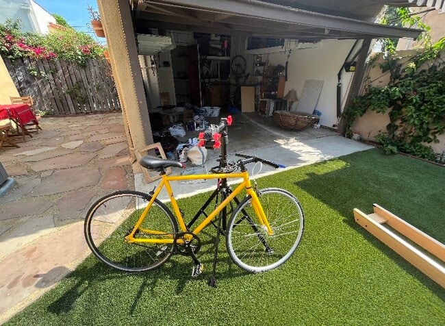 Building Photo - 4222 S Bronson Ave