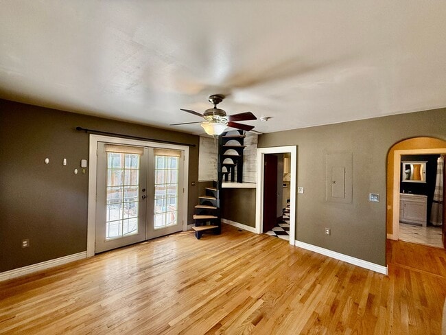 Building Photo - Charming 1925 Hillside Bungalow | Downtown Colorado Springs