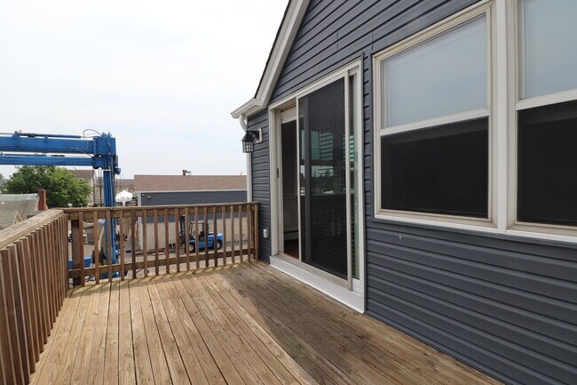 Building Photo - 262 S Ketcham Ave