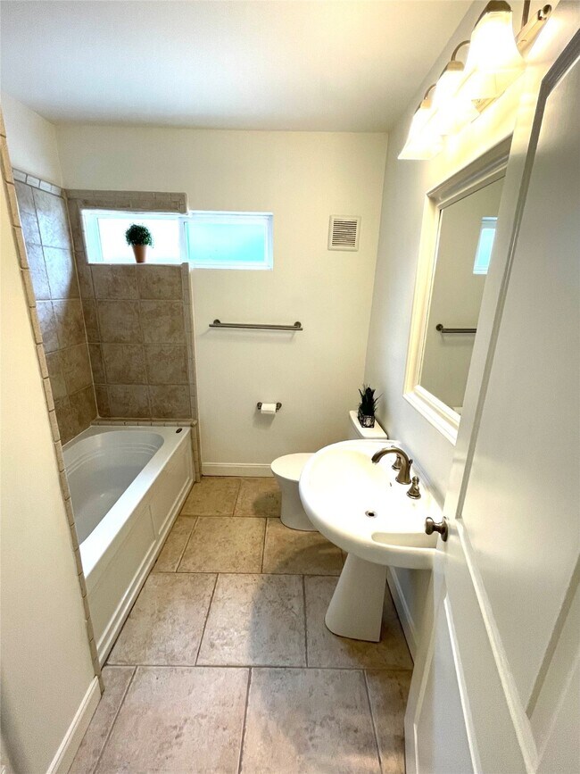 Building Photo - 4334 Jefferson St