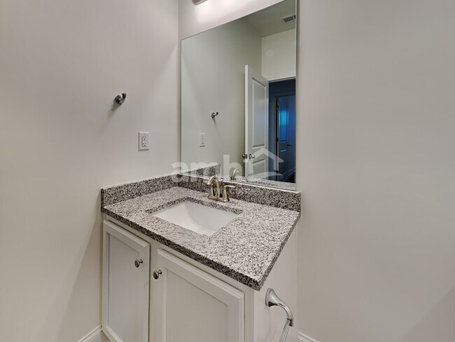 Building Photo - 5180 Hudson Vly Dr