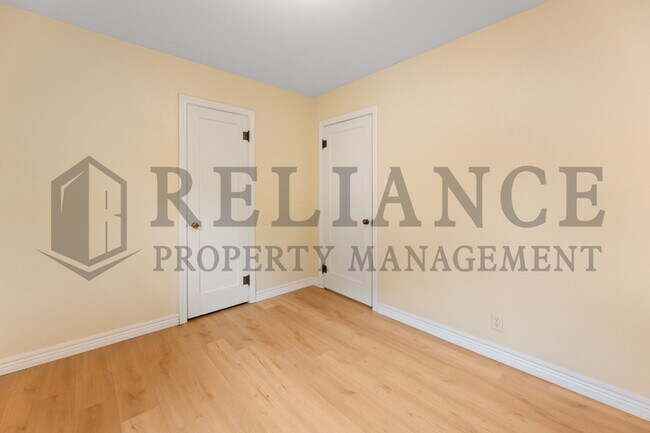 Building Photo - 1022 S Yale St