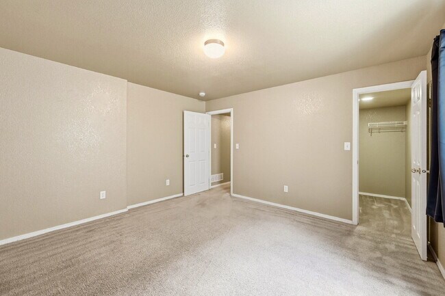 Building Photo - $2,645.95, 4 bed, 4 bath, located in Colorado Springs with a finished basement.