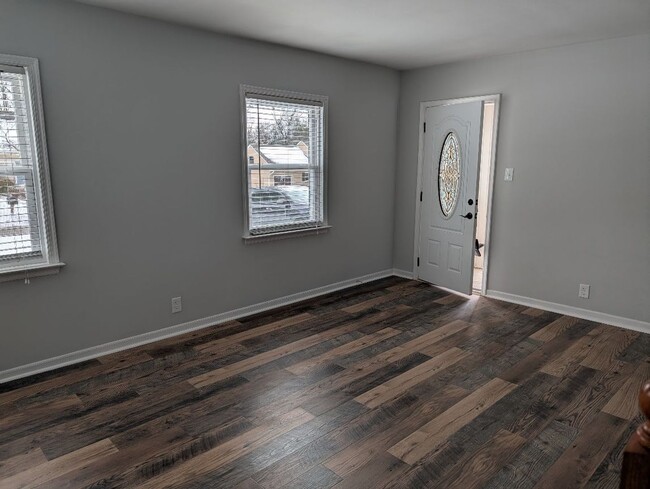 Building Photo - 45 Reel St