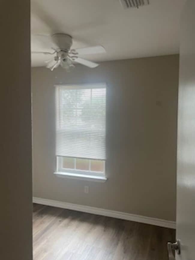 Building Photo - 3/2/1 Toen Home close to Tarleton