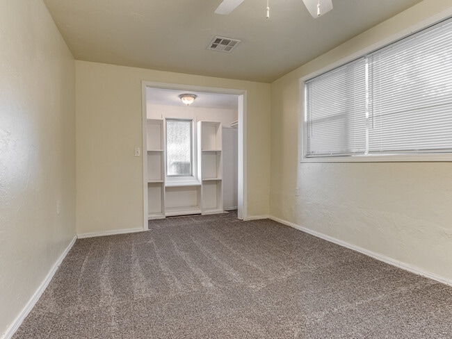 Building Photo - 4205 NE 16th Terrace
