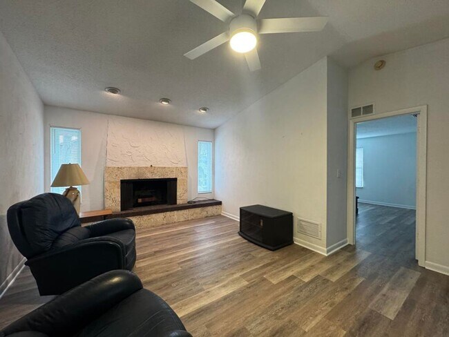 Building Photo - 3/2.5 in Oak Forest of Ormond Beach