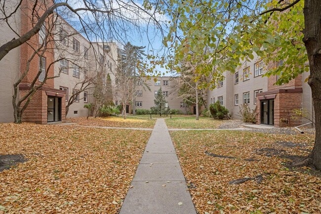 Building Photo - 3142 W Bde Maka Ska Blvd