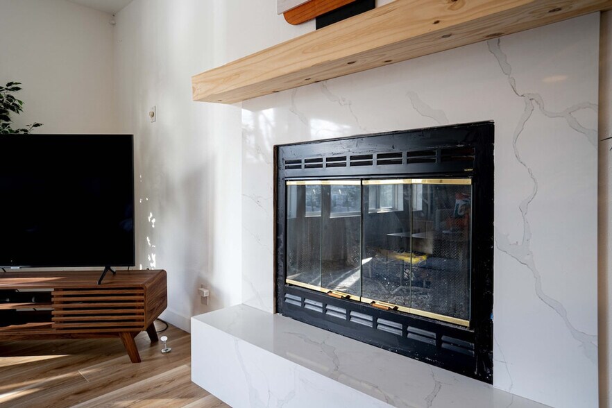 Building Photo - 705 24th Ave