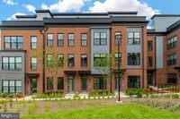 Building Photo - 11236 Bunsen St