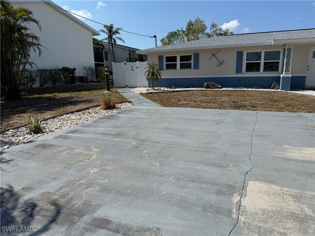 Building Photo - 1730 Bikini Ct