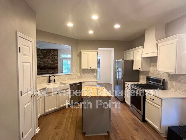 Building Photo - 155 Weatherstone Dr