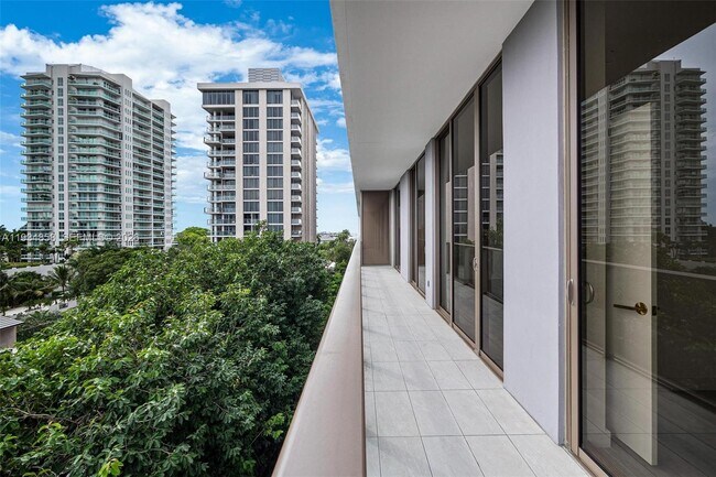 Building Photo - 2678 Tigertail Ave