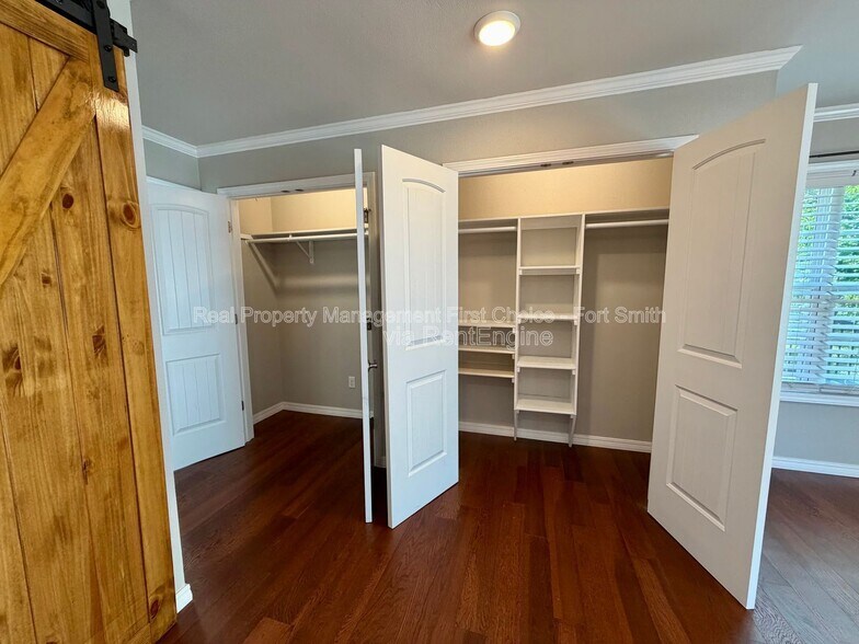 Building Photo - 2120 Garner Ln