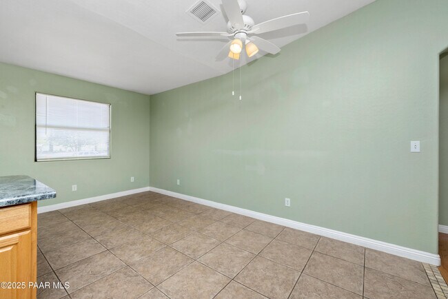 Building Photo - 3401 N Catherine Dr