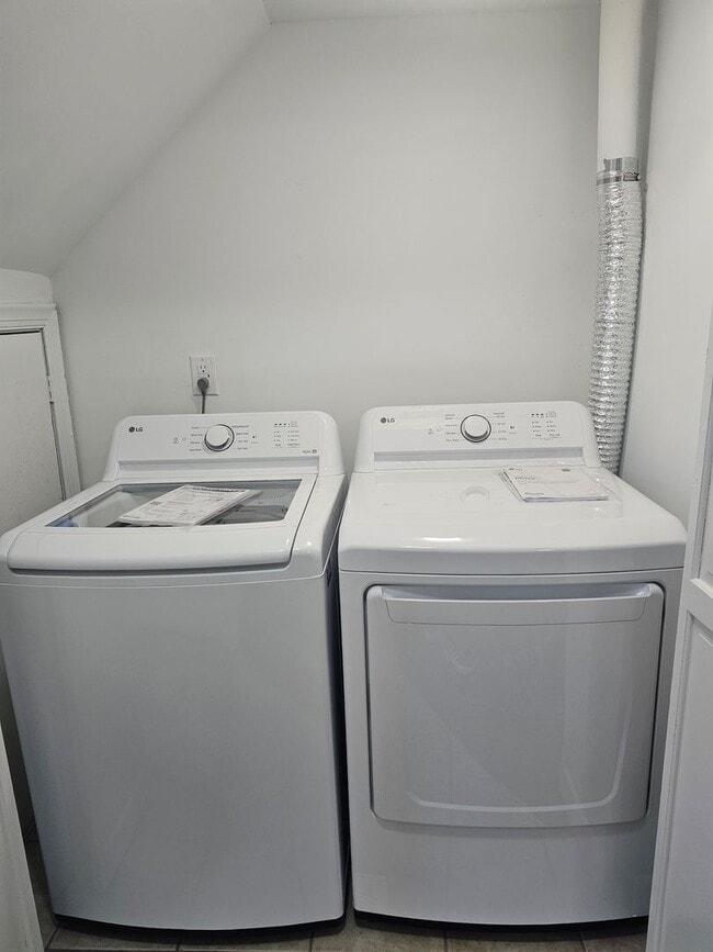 Building Photo - 304 Boerum Ct