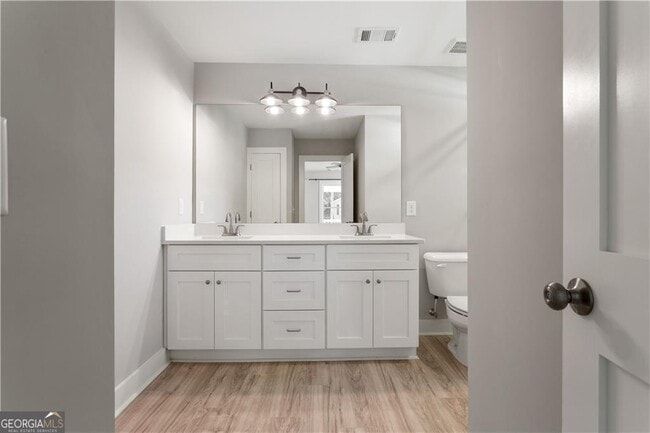 Building Photo - 2666 Davenport St