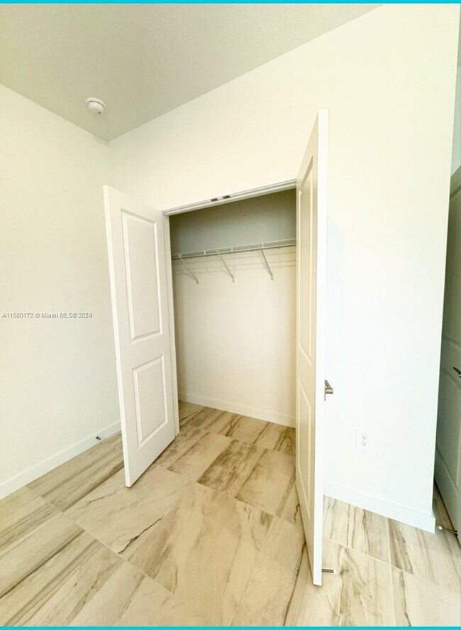 Building Photo - 12928 265