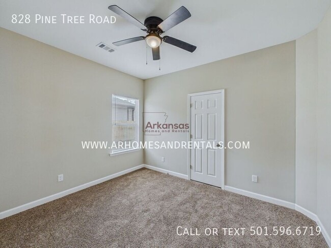 Building Photo - 828 Pine Tree Rd