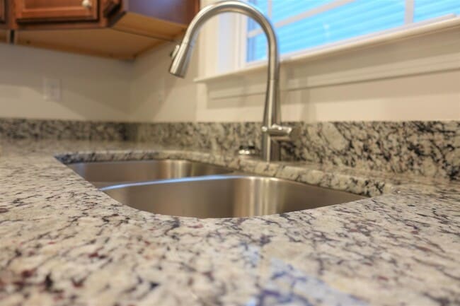 Building Photo - 755 Spartan Commodor Ln