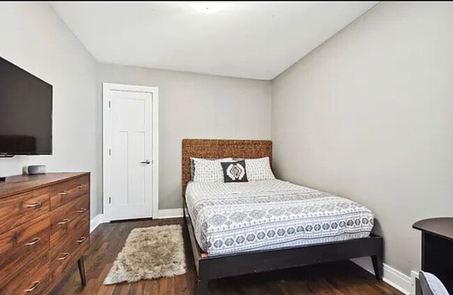 Building Photo - 2124 Seward St