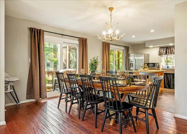 Building Photo - 1825 Jennifer Dr