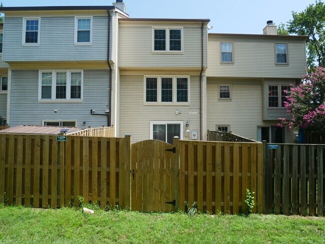 Building Photo - ***Bright and Beautifully Appointed 3BED/3BATH Townhome in Vienna for Rent ***