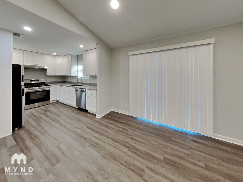 Building Photo - 2 Silverwood Dr