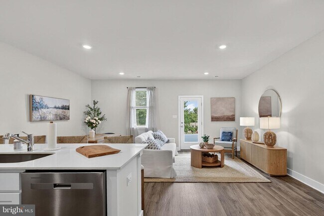 Building Photo - 37 Wisdom Ln