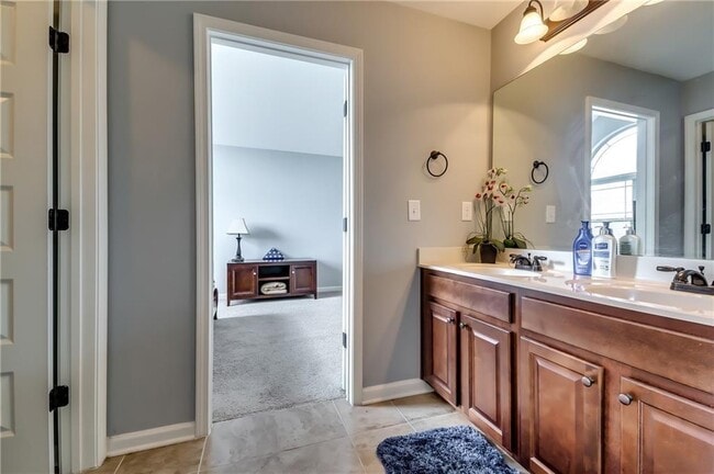 Building Photo - 2216 Golden Eagle Dr