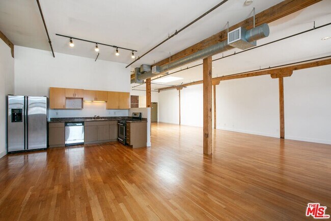 Building Photo - 215 S Santa Fe Ave