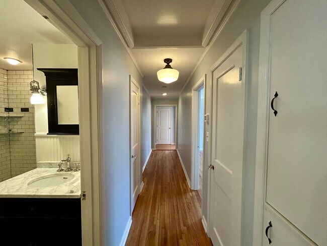 Building Photo - Absolutely gorgeous, remodeled home in beautiful location in Midtown Tulsa