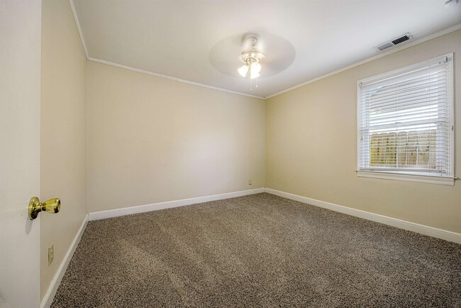 Building Photo - 672 Watson St