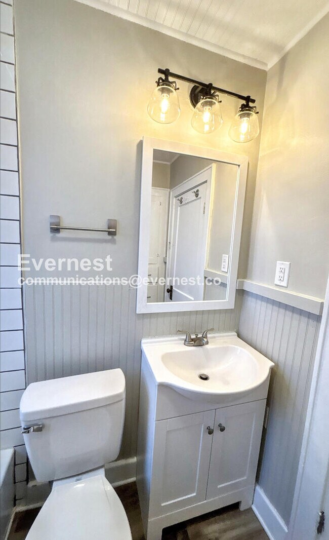 Building Photo - 466 E Oakland Ave