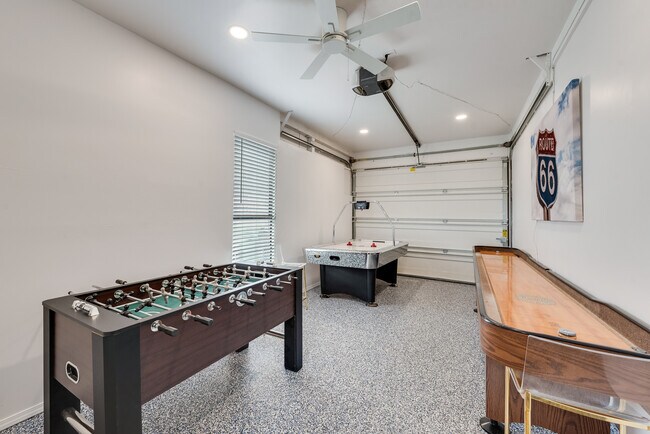 Building Photo - 202 Pine St