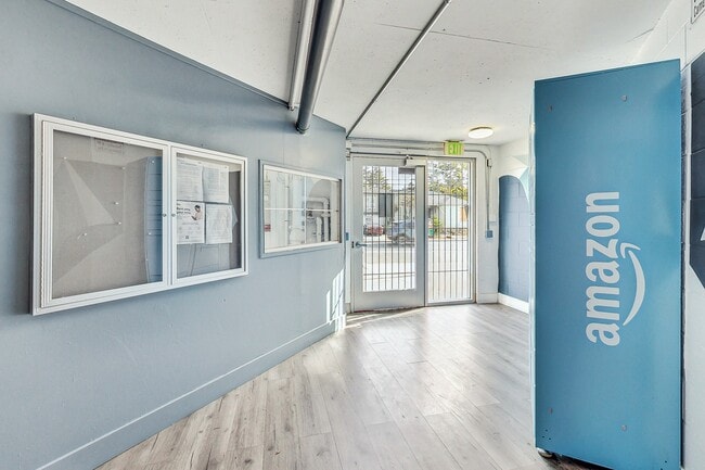 Building Photo - Laurel Haus