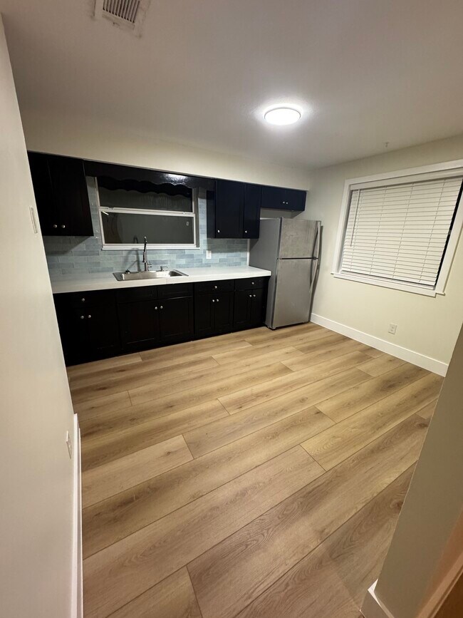 Building Photo - 6070 Longchamp Dr