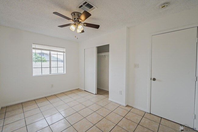 Building Photo - 604 Yucca St