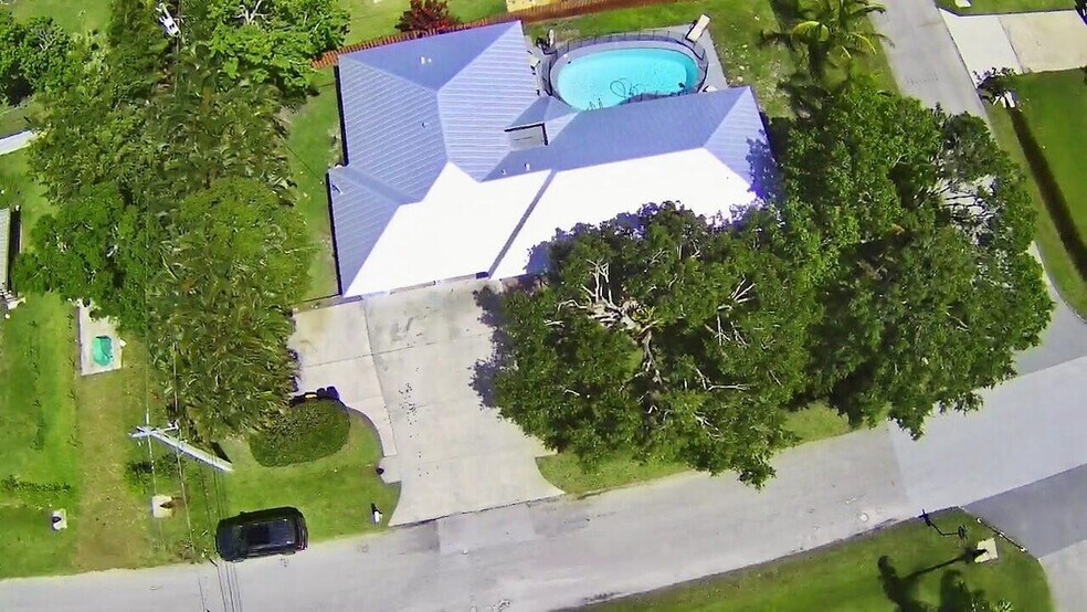 Building Photo - 3051 SW Earl Ave