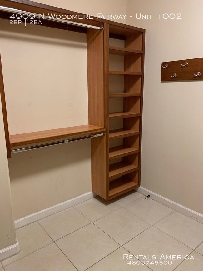 Building Photo - MOVE IN SPECIAL